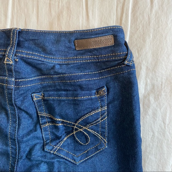 Wallflower 5R Dark Wash Skinny Jeans - Picture 4 of 5